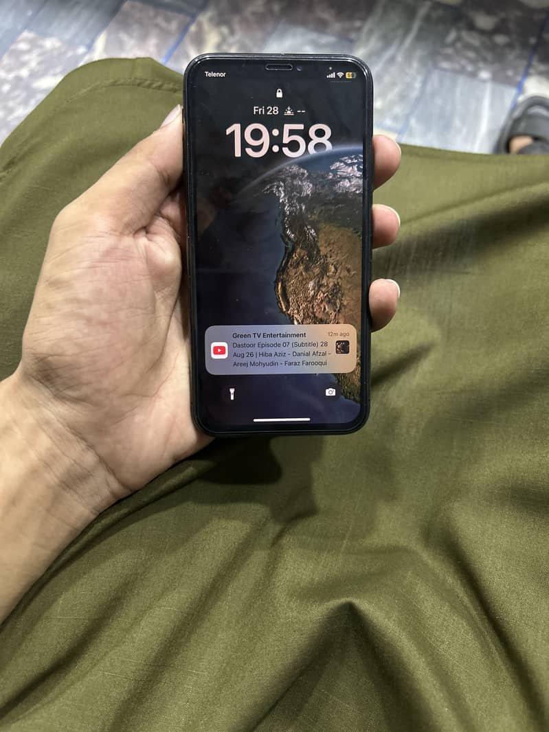 Apple iPhone X 4