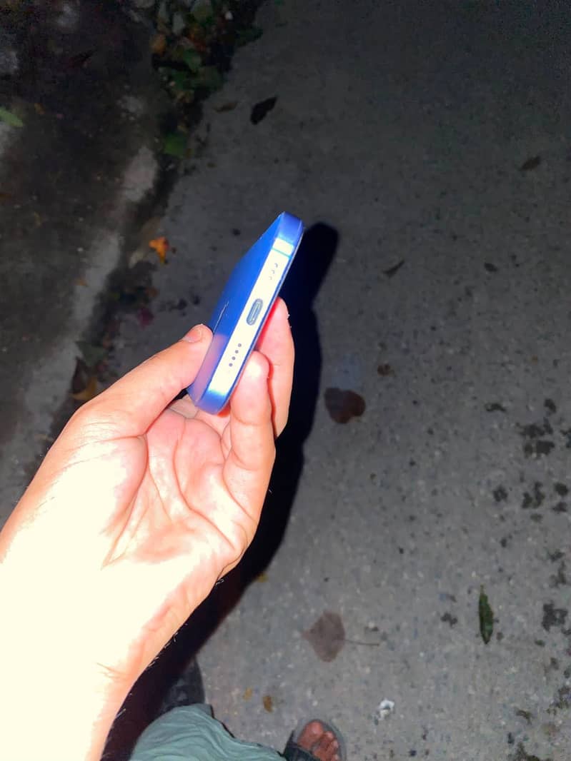 Apple iPhone 16 2