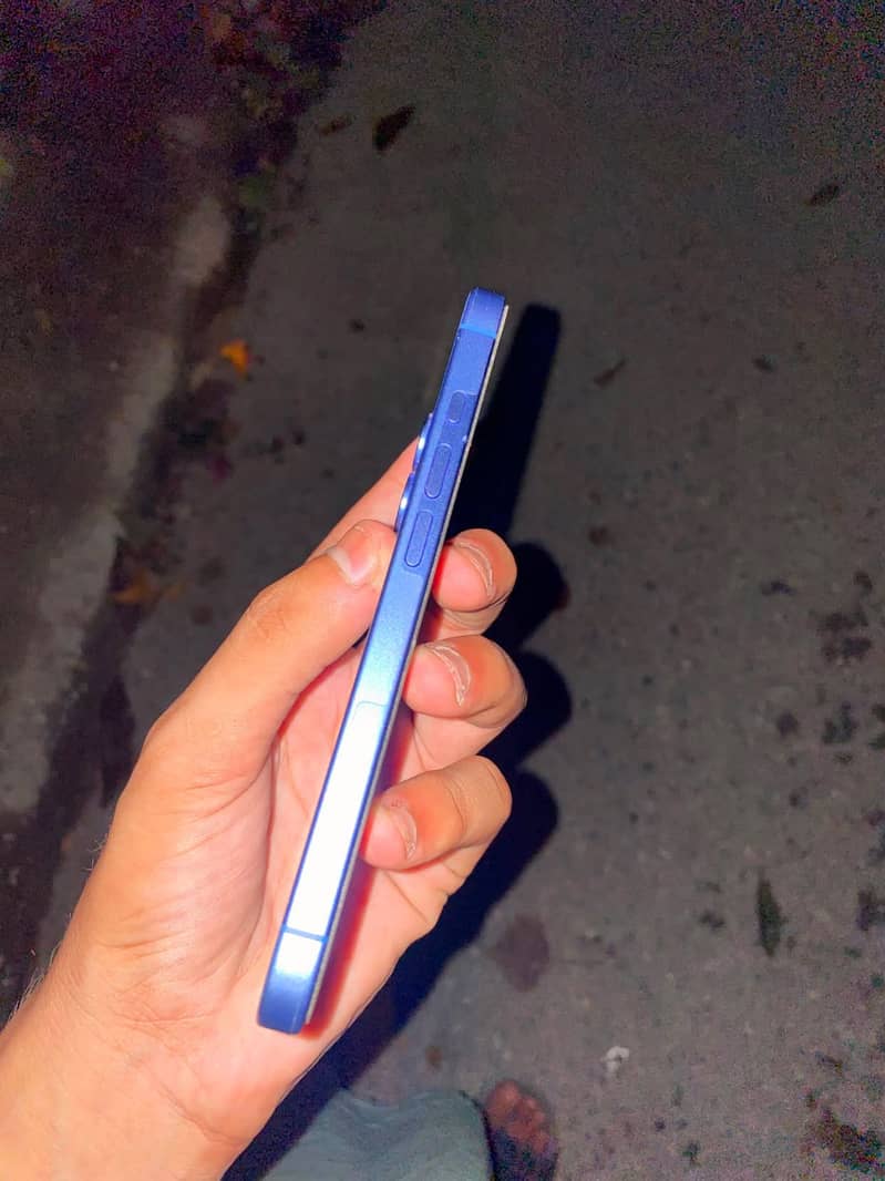 Apple iPhone 16 3