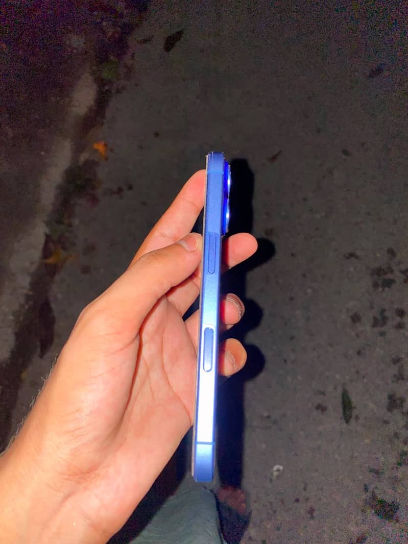 Apple iPhone 16 4