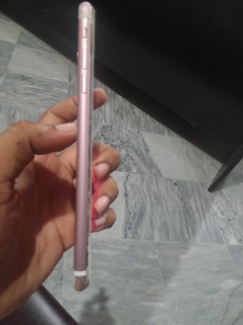 Apple iPhone 7 1