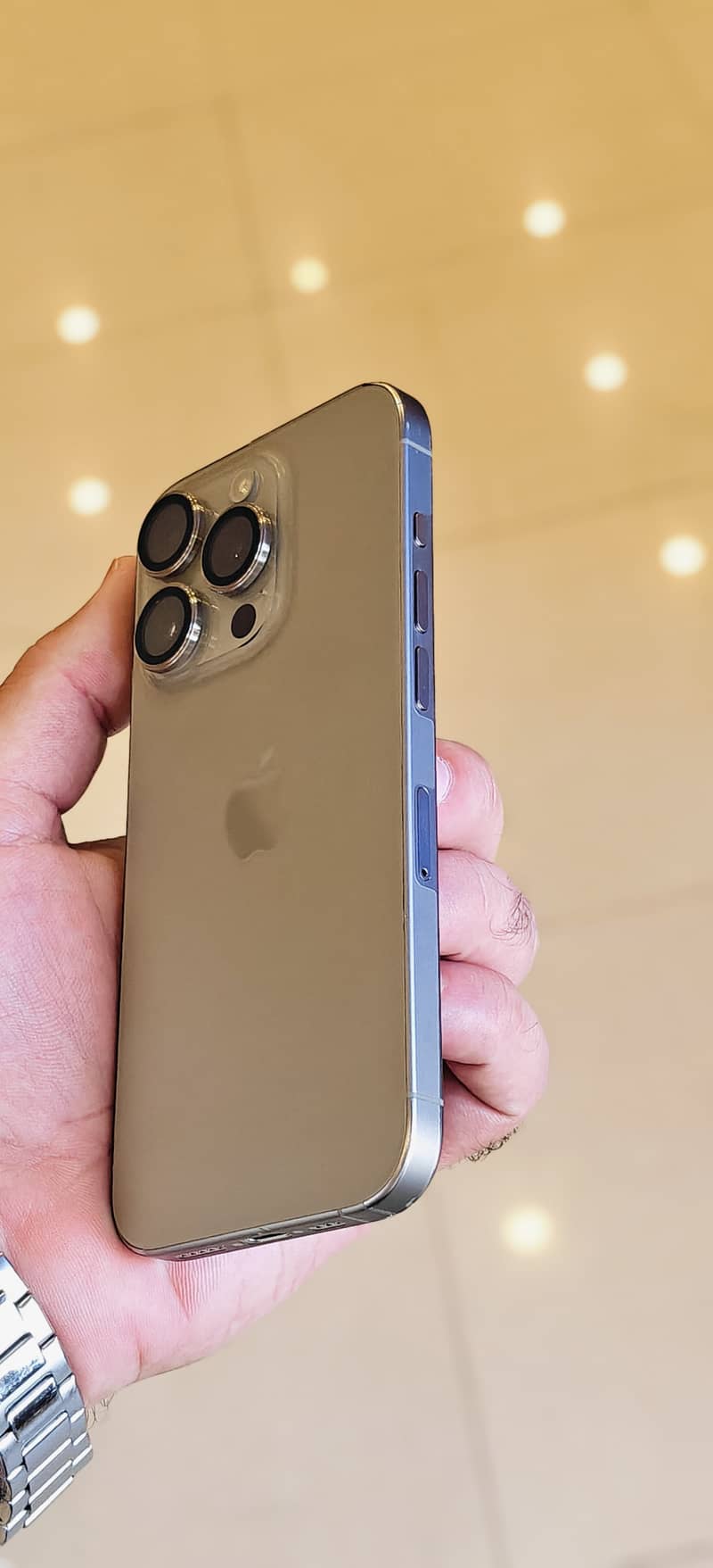 Apple iPhone 15 Pro 4