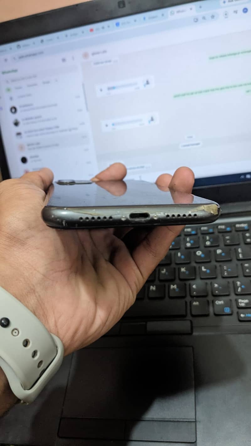 Apple iPhone 11 4