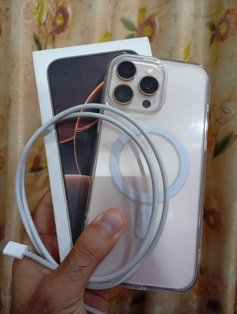 Apple iPhone 16 Pro Max 1