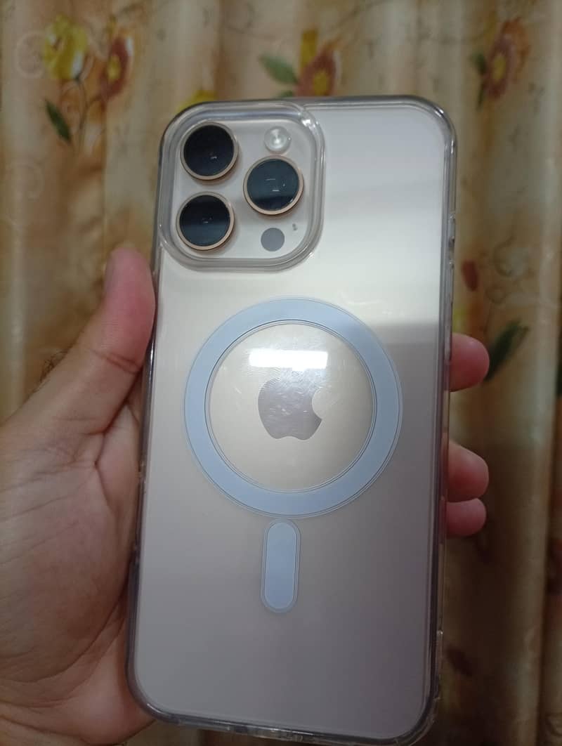 Apple iPhone 16 Pro Max 7
