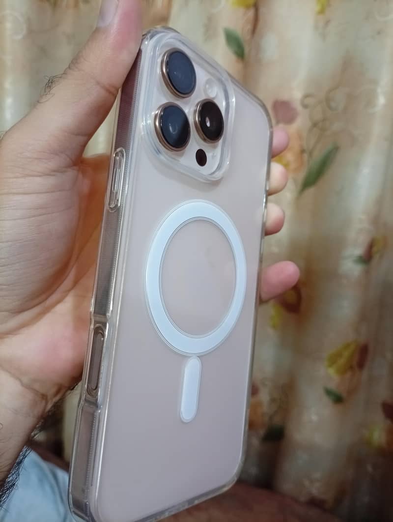 Apple iPhone 16 Pro Max 8