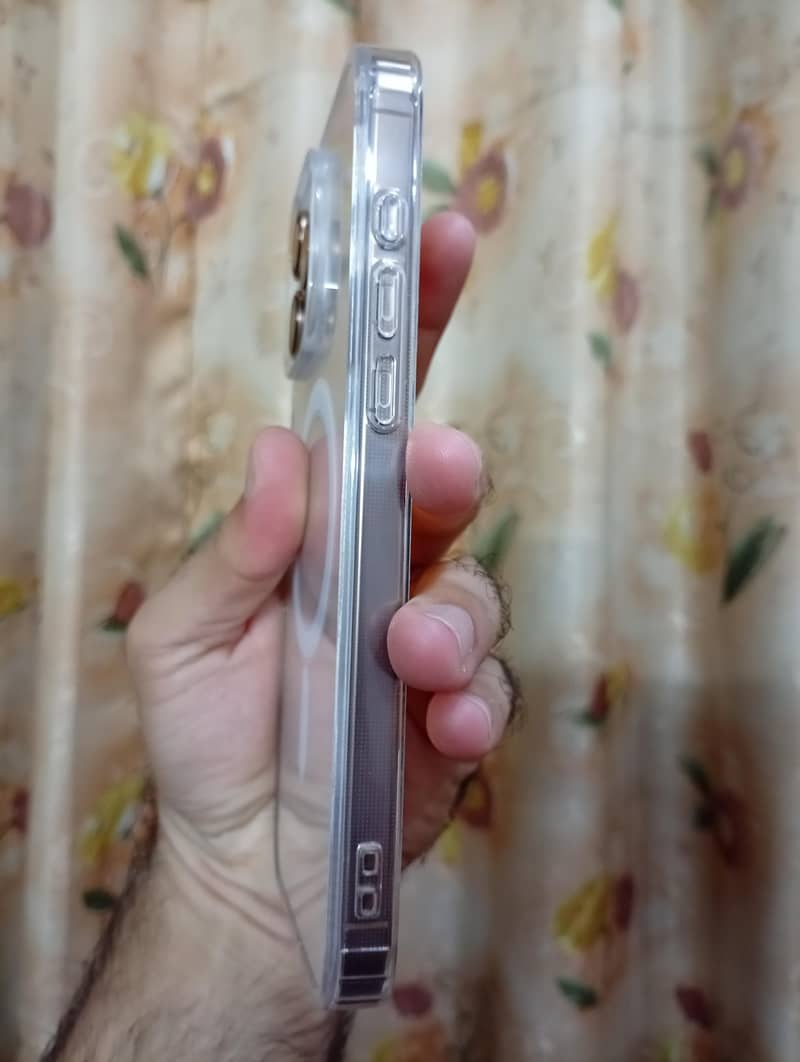 Apple iPhone 16 Pro Max 9