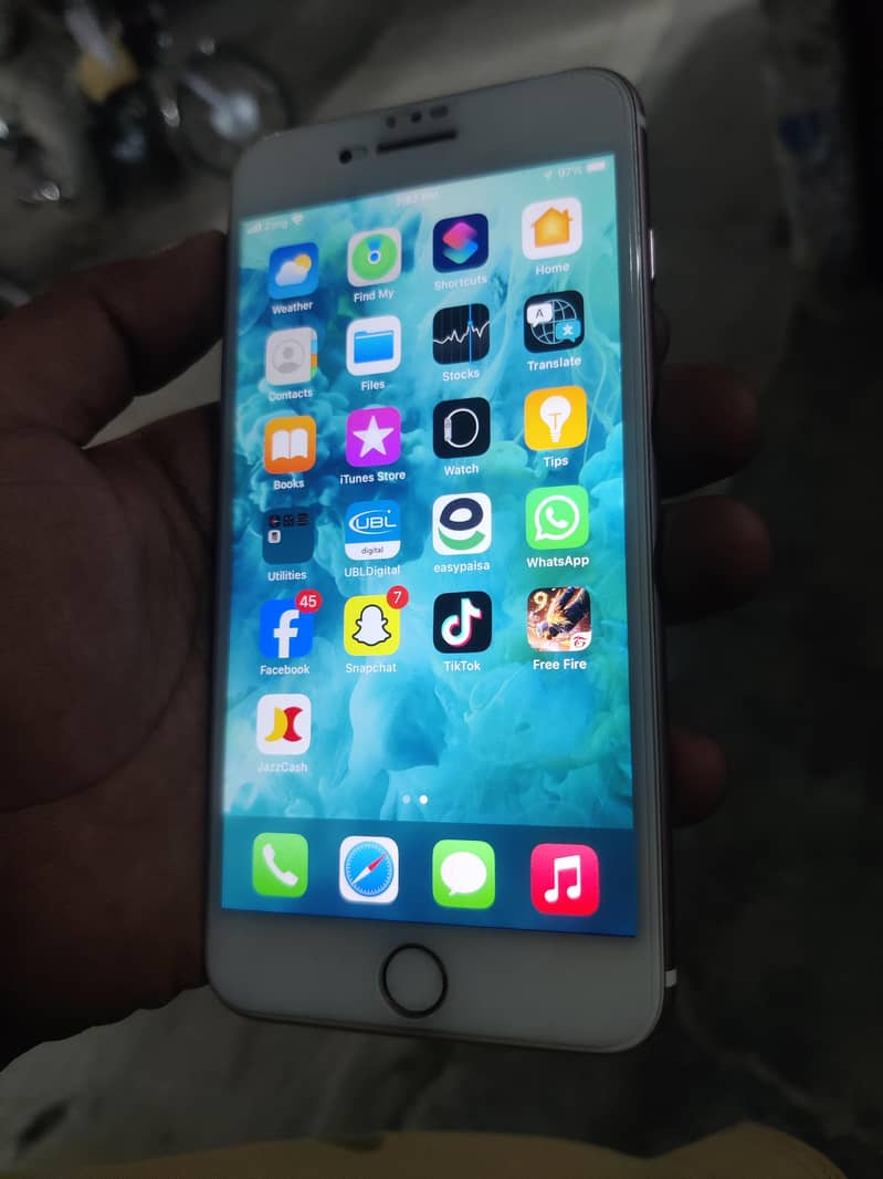 Apple iPhone 7 Plus 0