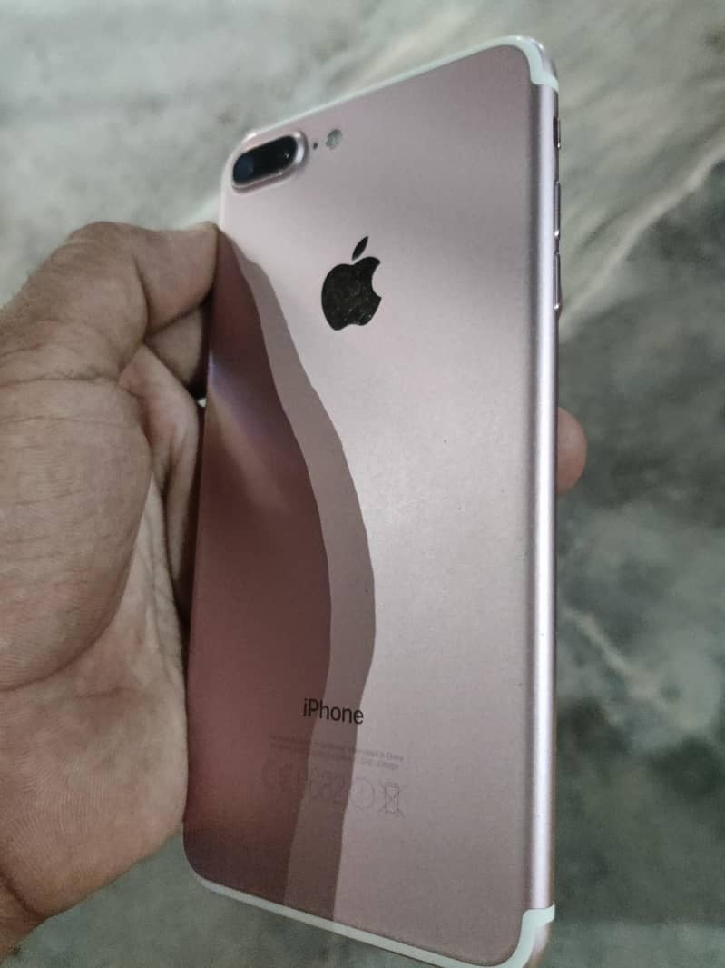 Apple iPhone 7 Plus 1