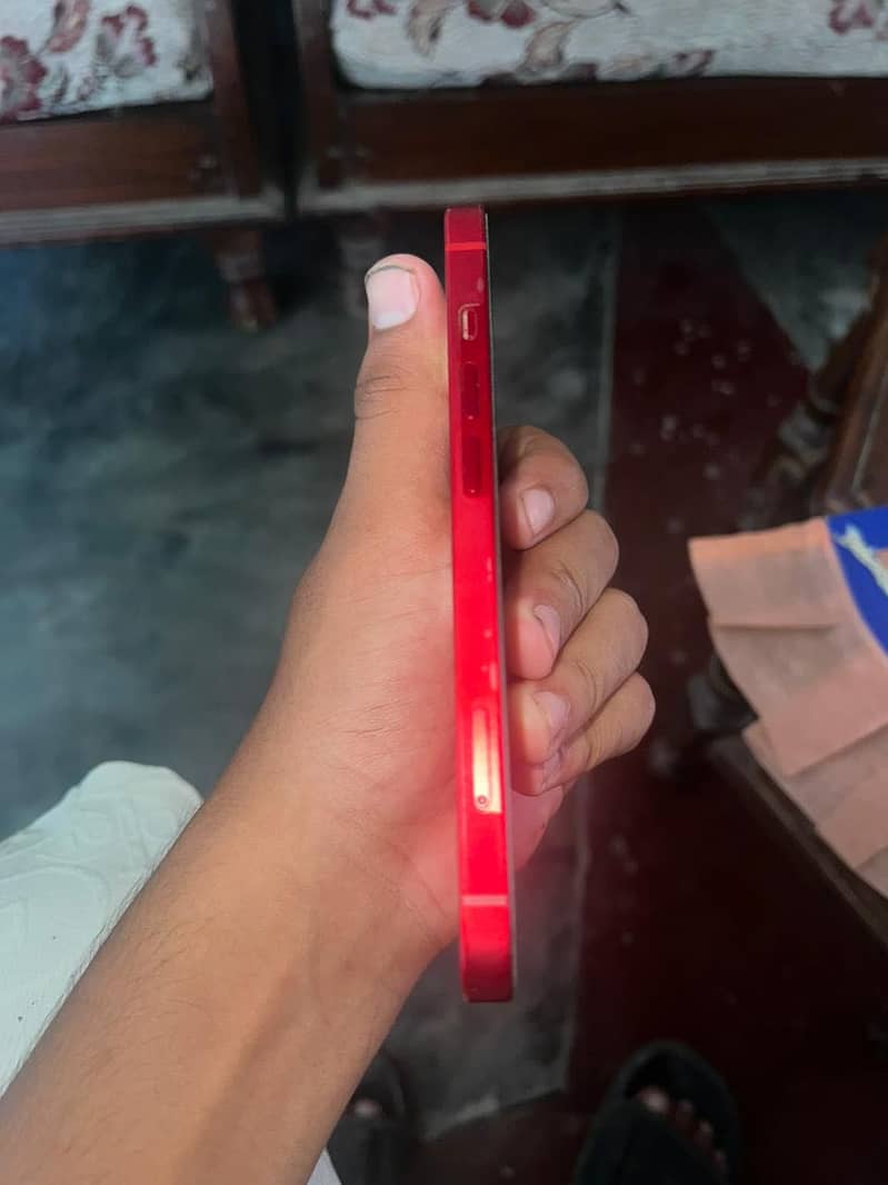 Apple iPhone 13 2