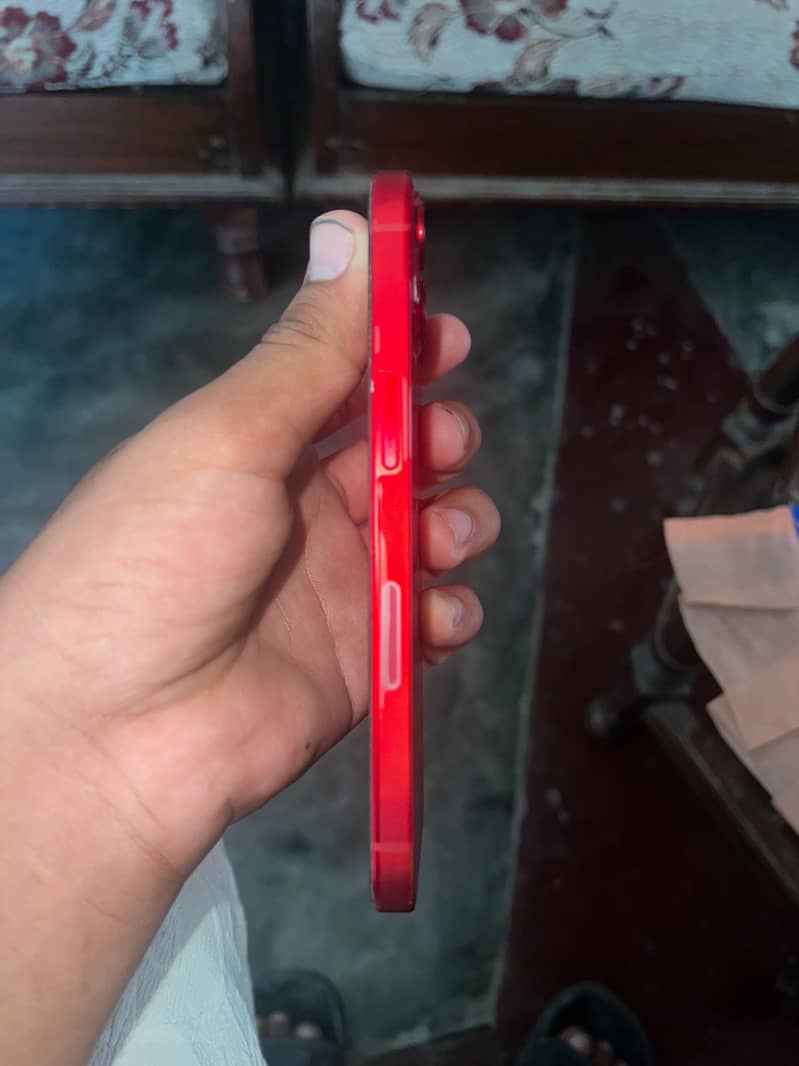 Apple iPhone 13 5