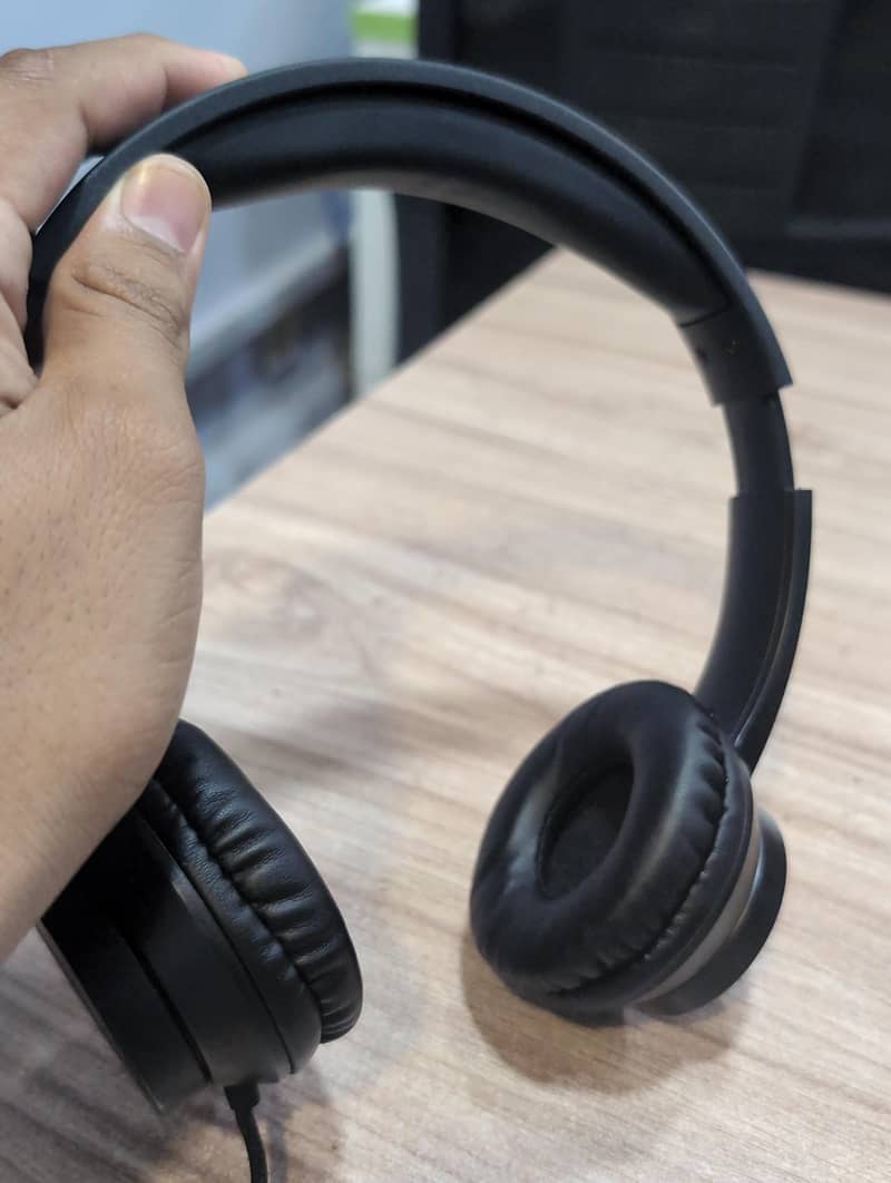 headphones 1