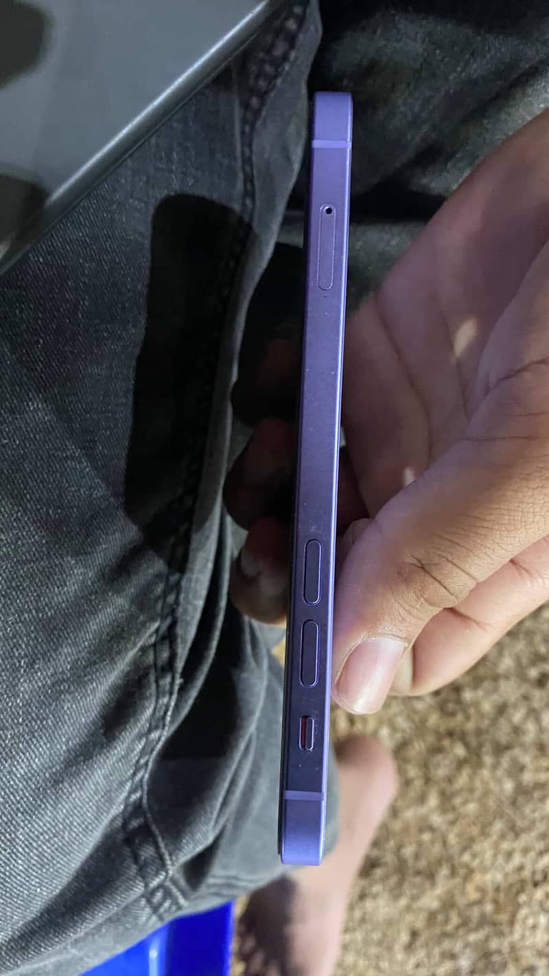 iPhone 12 4