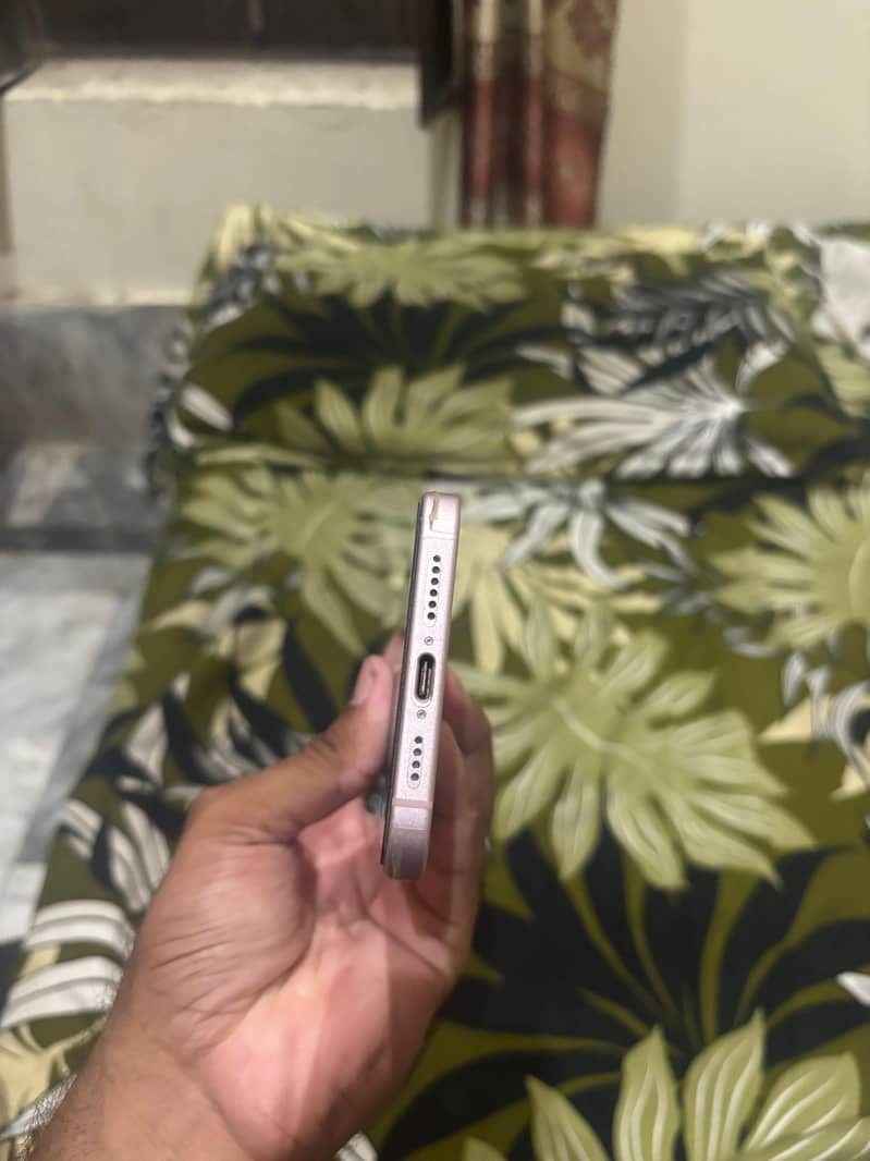 Apple iPhone 15 plus 3