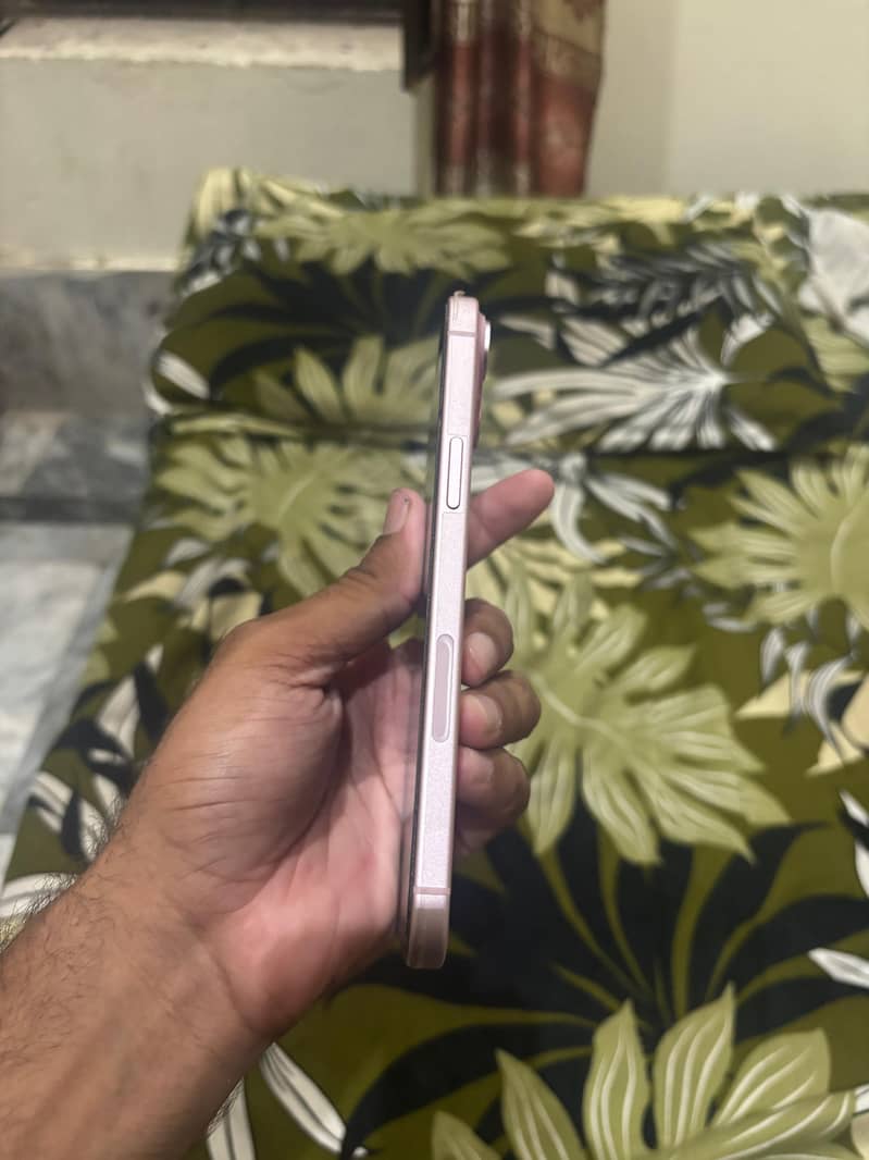Apple iPhone 15 plus 4