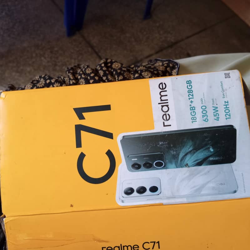 Realme C71 3