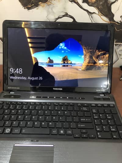 Laptop Urgent For sale Serious buyer aya kindly Price kaam ho jay Gi