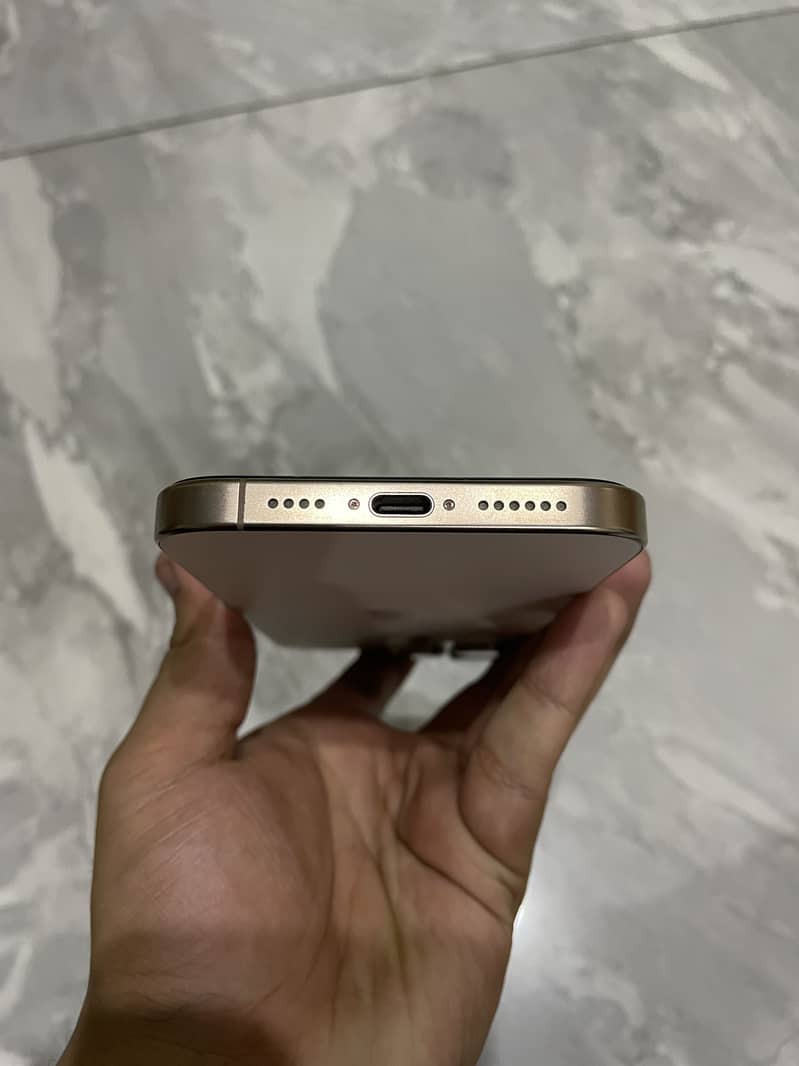 iPhone 16 pro max 4