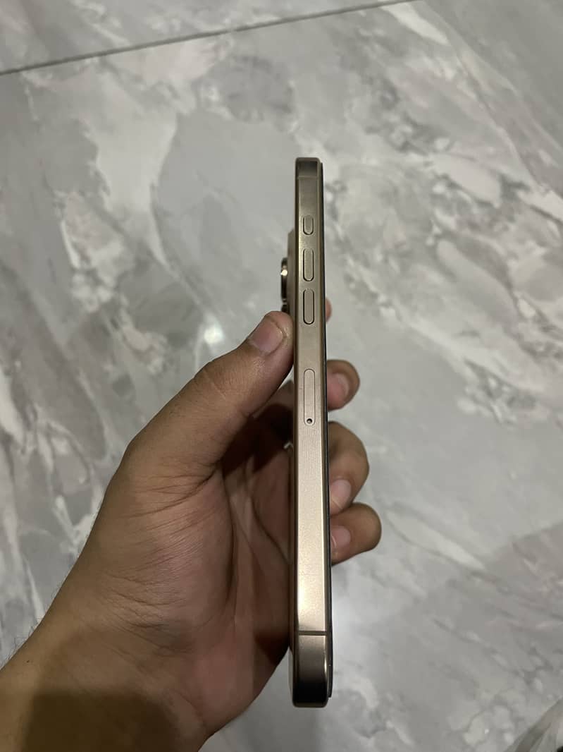 iPhone 16 pro max 5