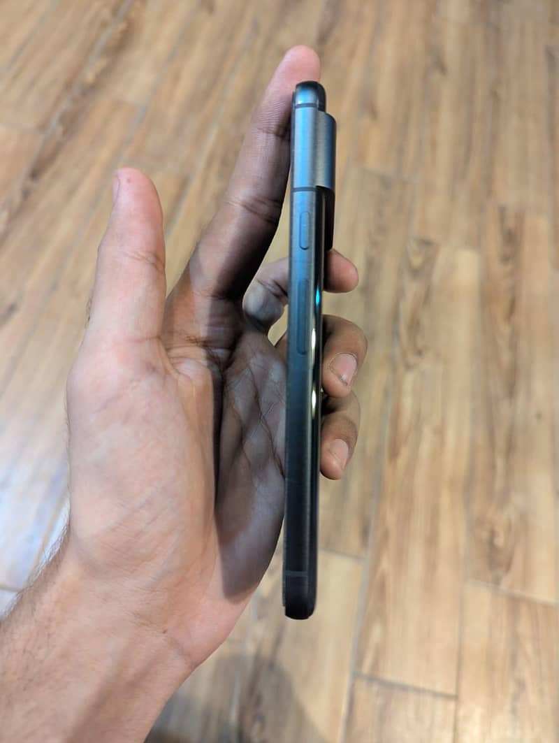 Google Pixel 8 4