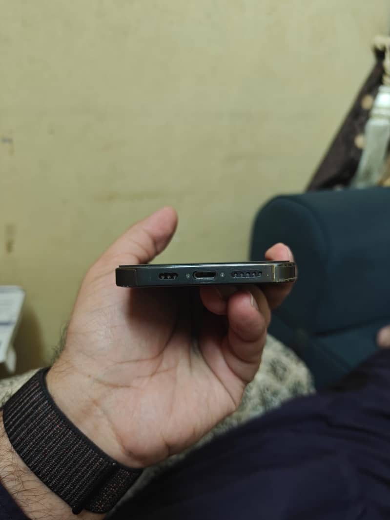 Apple iPhone 13 Pro 2