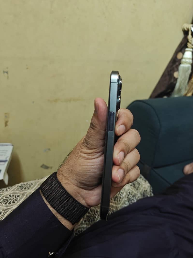 Apple iPhone 13 Pro 4