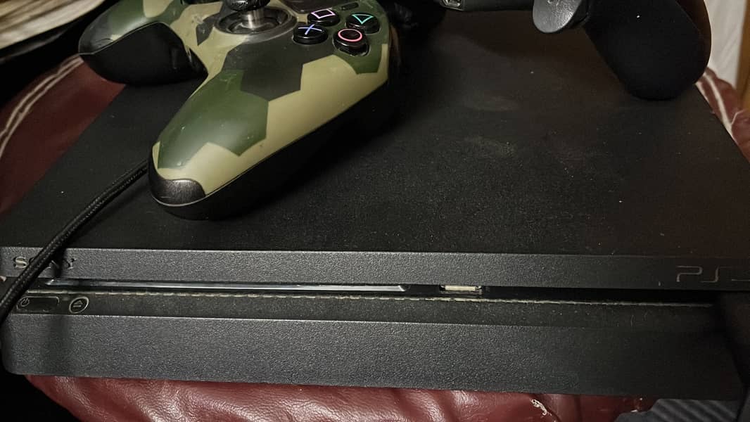 PS4 slim 1