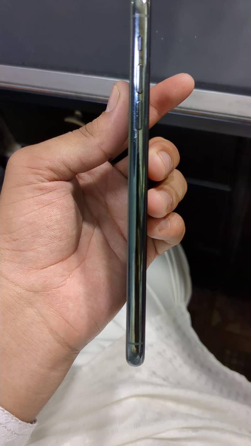 Apple iPhone 11 Pro Max 1