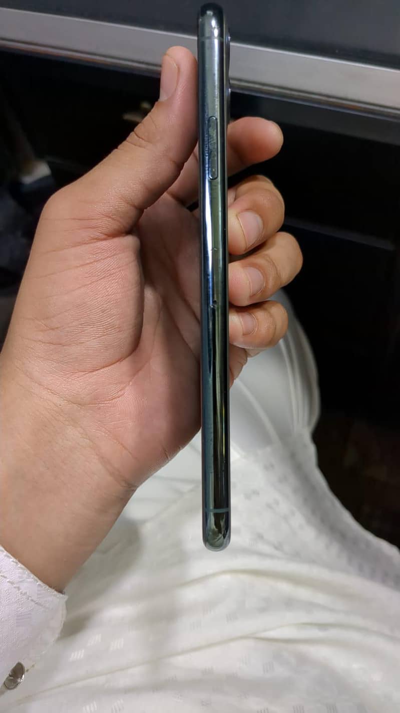 Apple iPhone 11 Pro Max 2