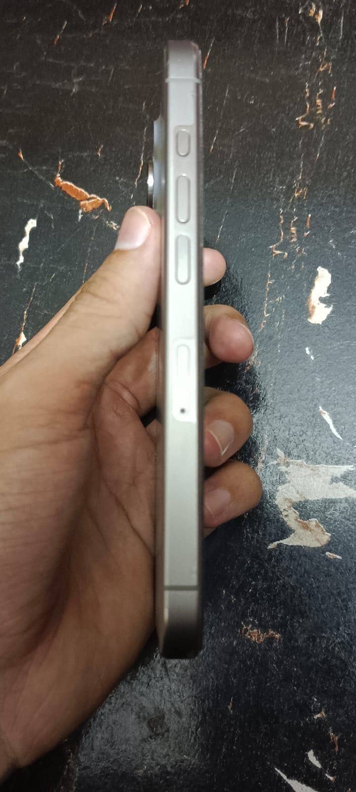 Apple iPhone 15 Pro 3