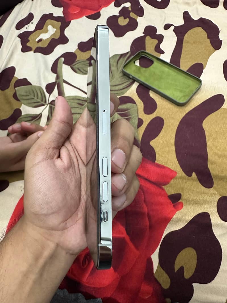 iPhone 14 Pro Max 6