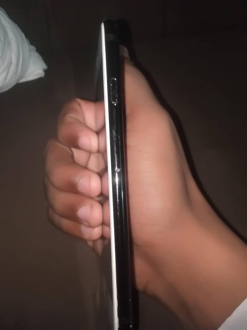 Apple iPhone 7 3