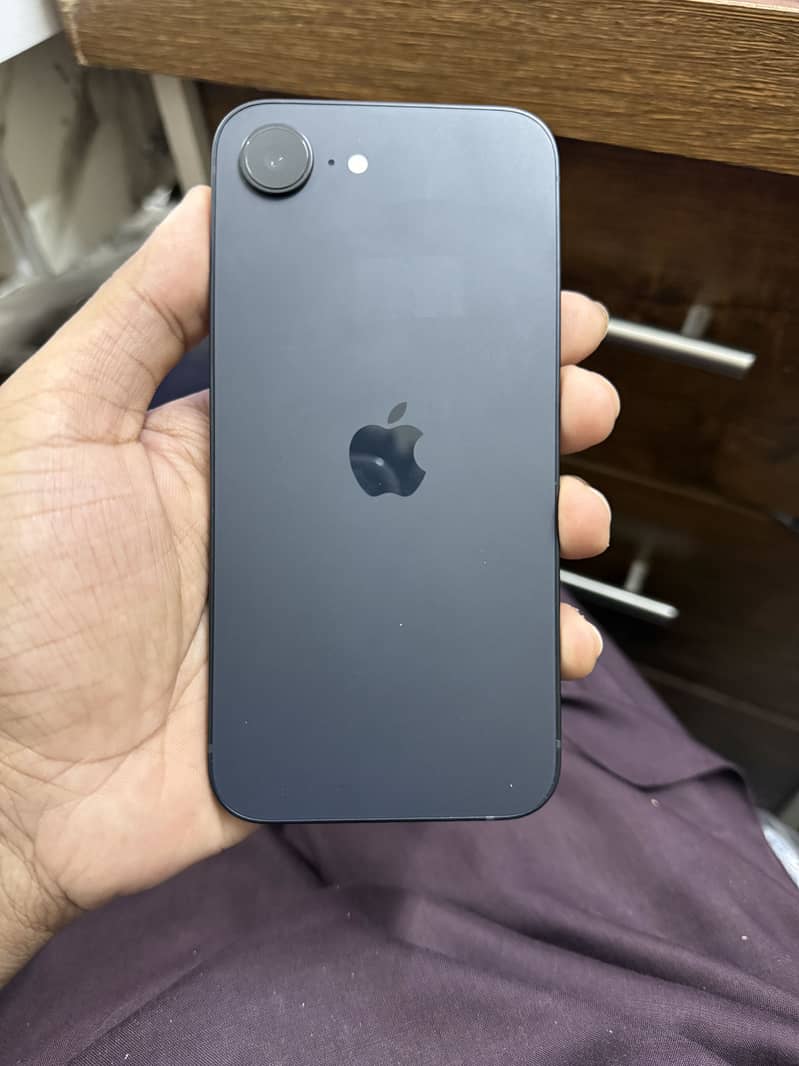 Apple iPhone 17e 0