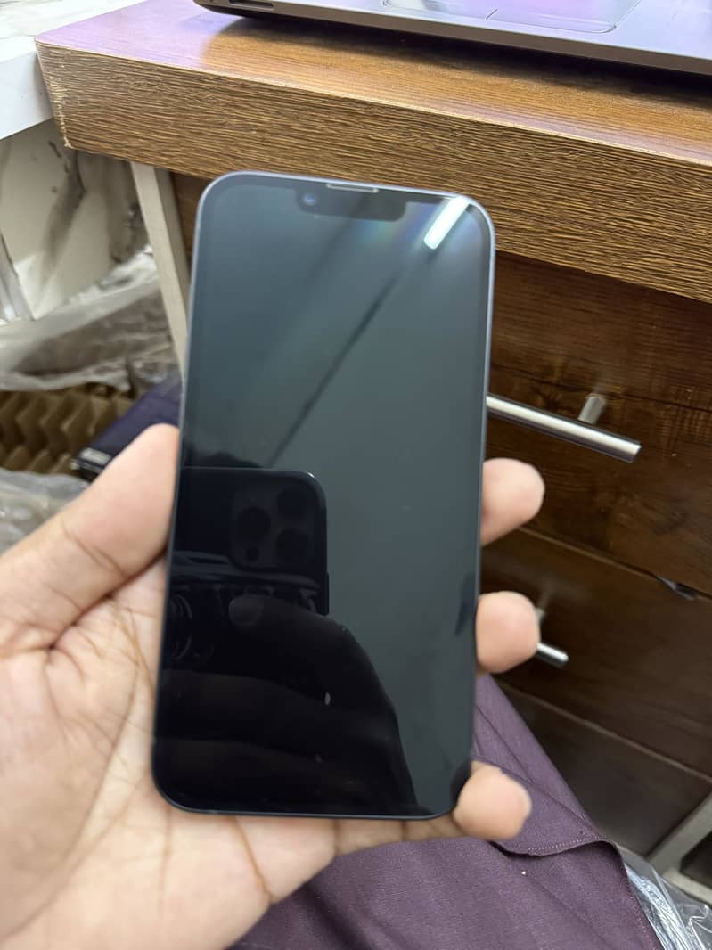 Apple iPhone 17e 1