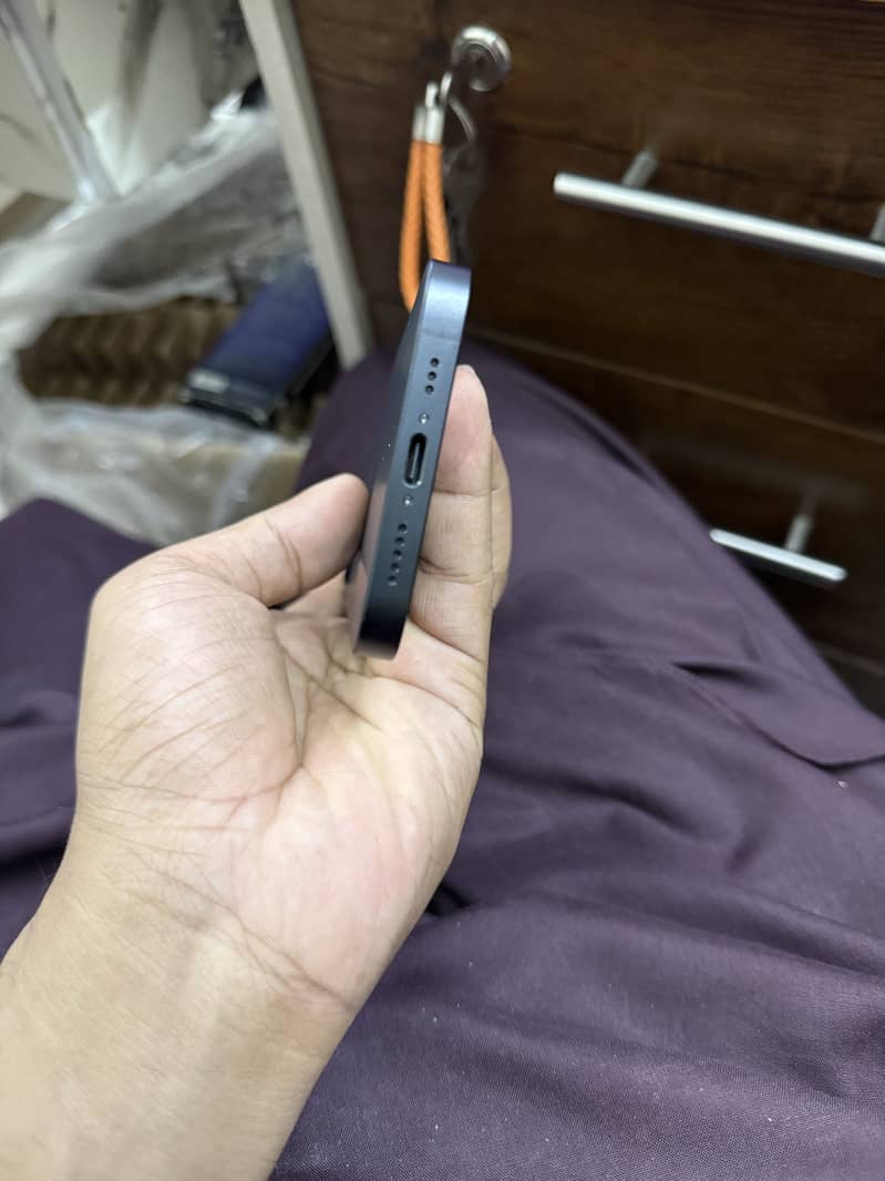 Apple iPhone 17e 3