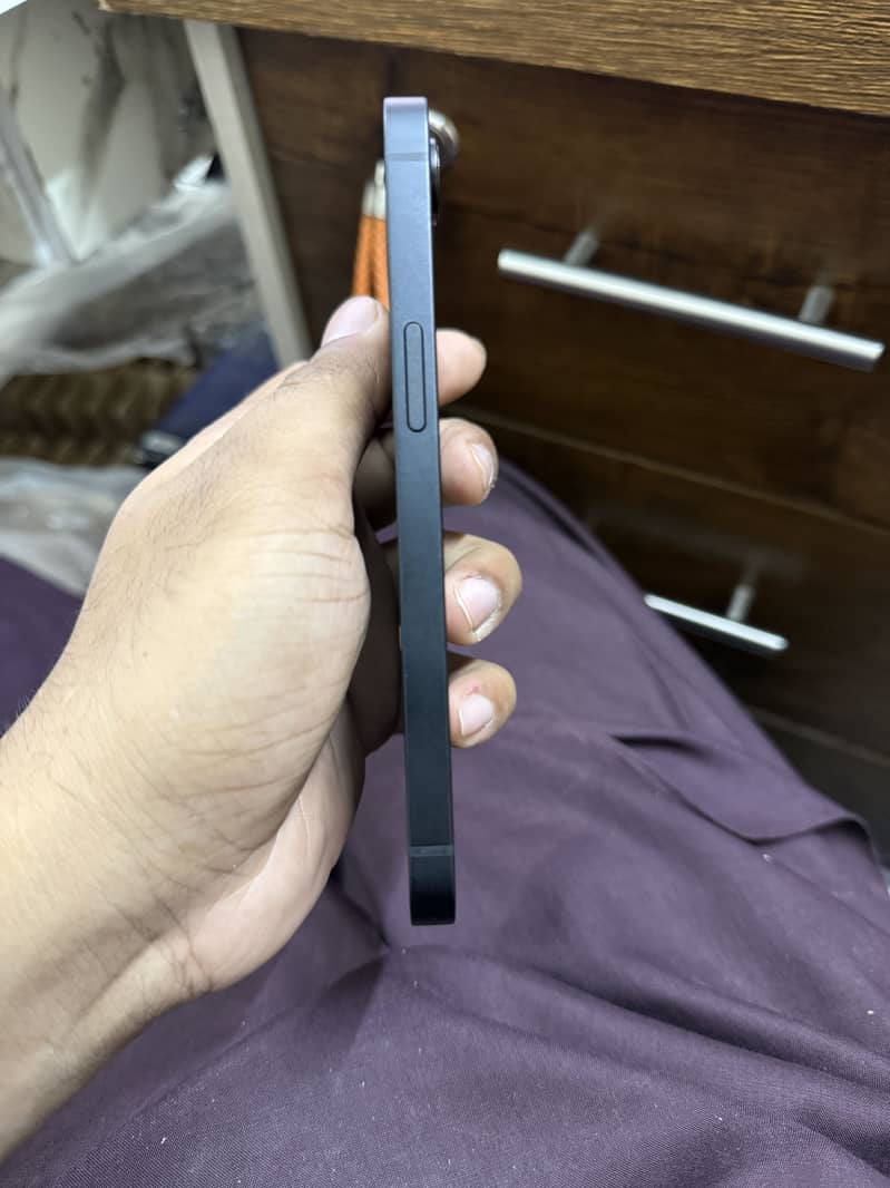 Apple iPhone 17e 4