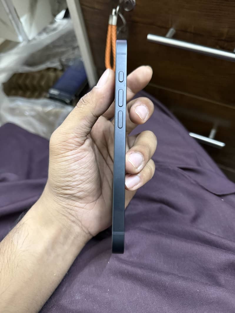 Apple iPhone 17e 5
