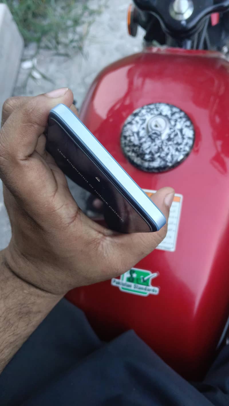 OPPO A60 4