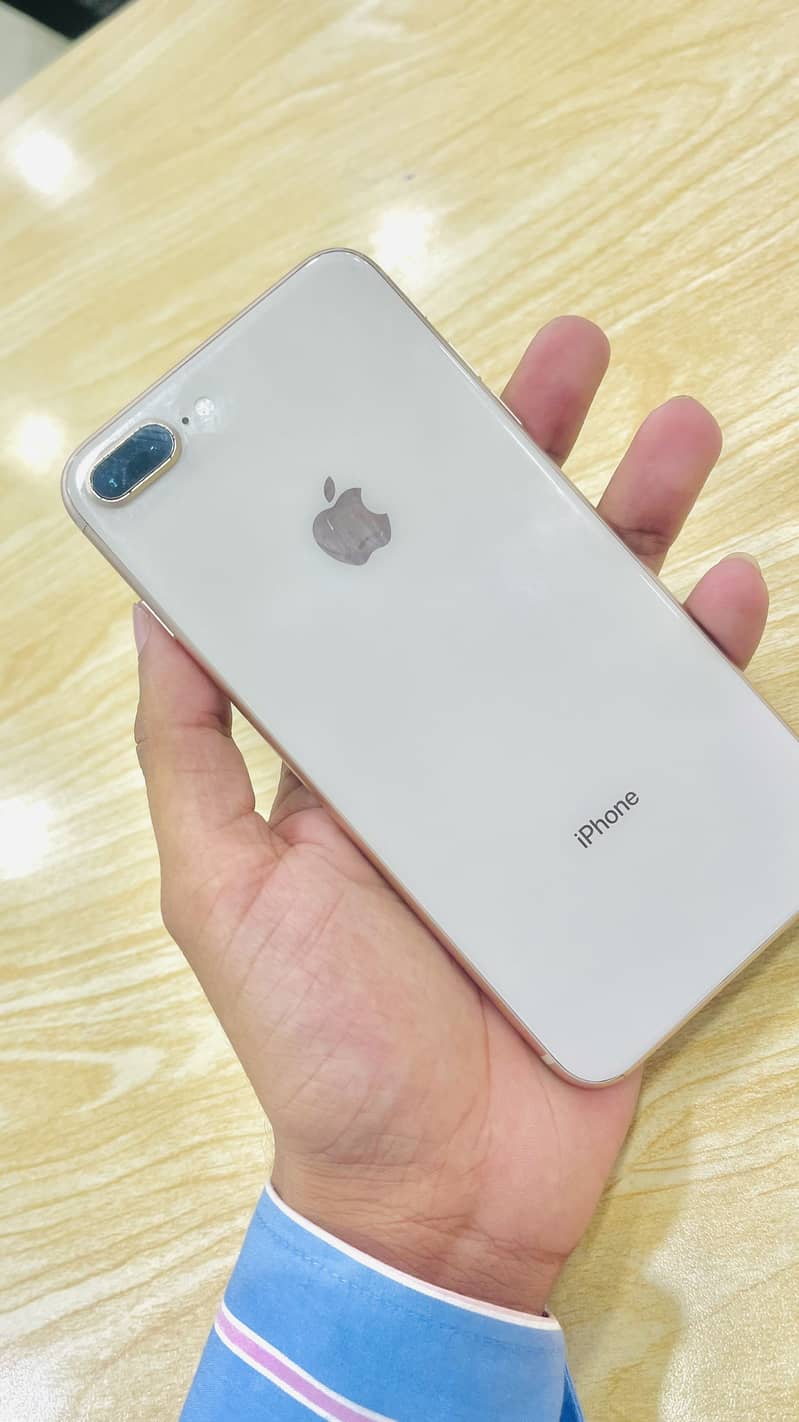 Apple iPhone 8 Plus 0