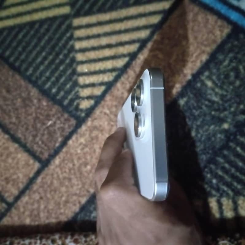Apple iPhone 15 Pro Max 1
