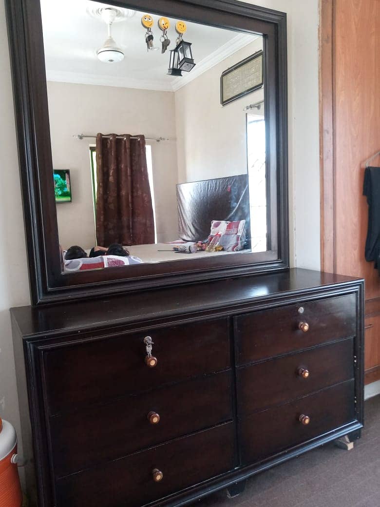 Dressing table 0