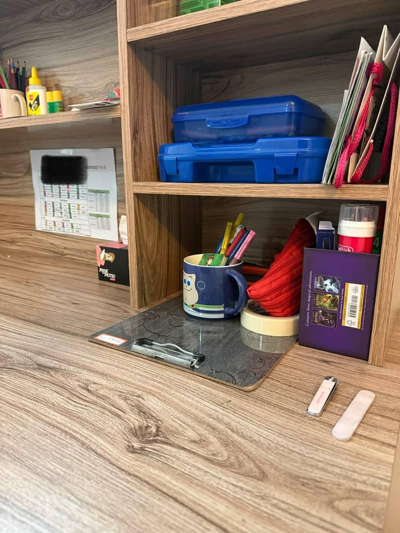 Barely used office table 1