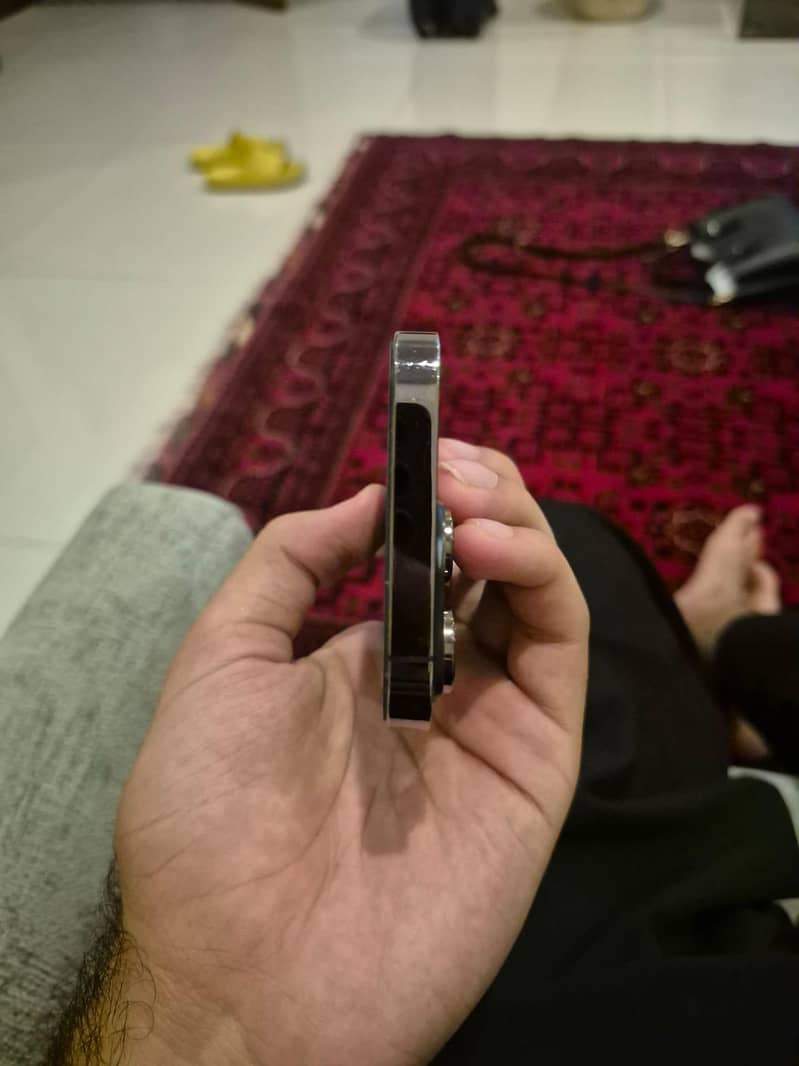 Apple iPhone 14 Pro 2
