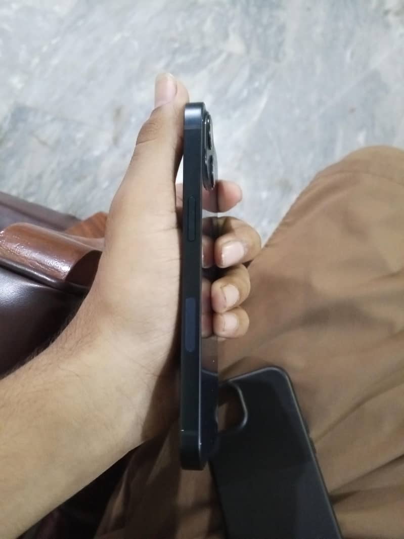 Apple iPhone 13 1
