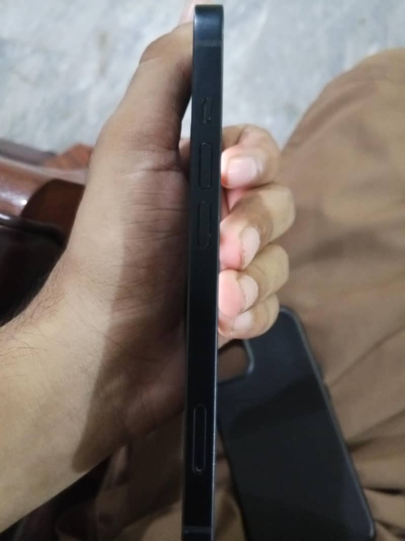 Apple iPhone 13 2