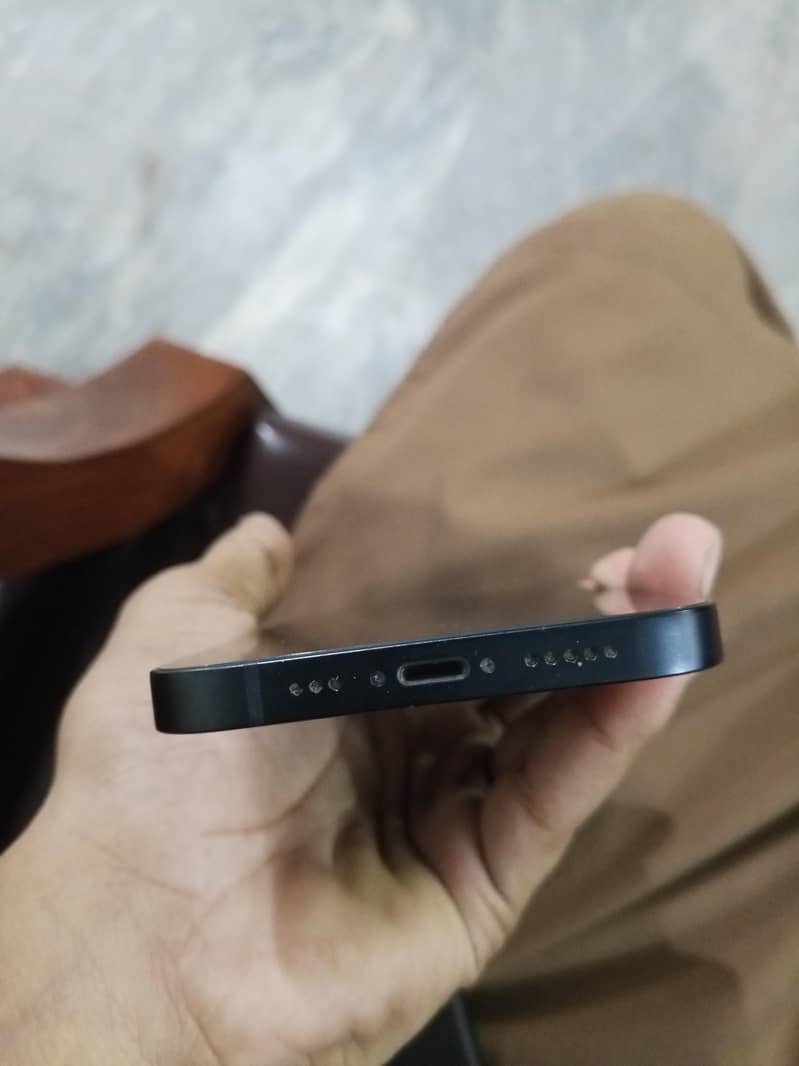 Apple iPhone 13 5