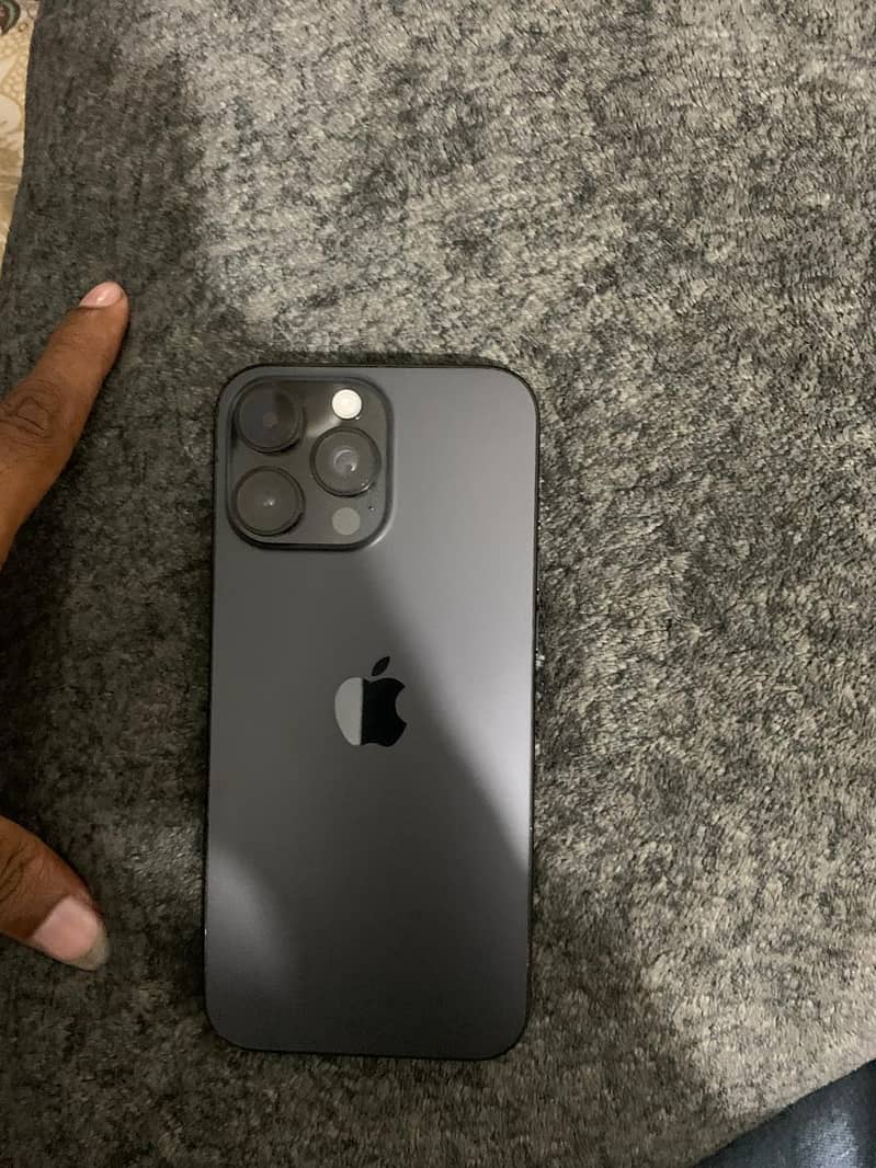 Apple iPhone 16 Pro Max 1