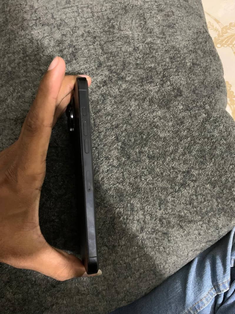 Apple iPhone 16 Pro Max 7