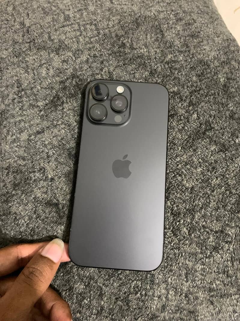 Apple iPhone 16 Pro Max 8