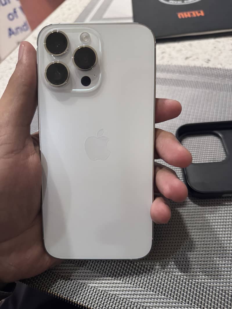 Apple iPhone 14 Pro Max 0